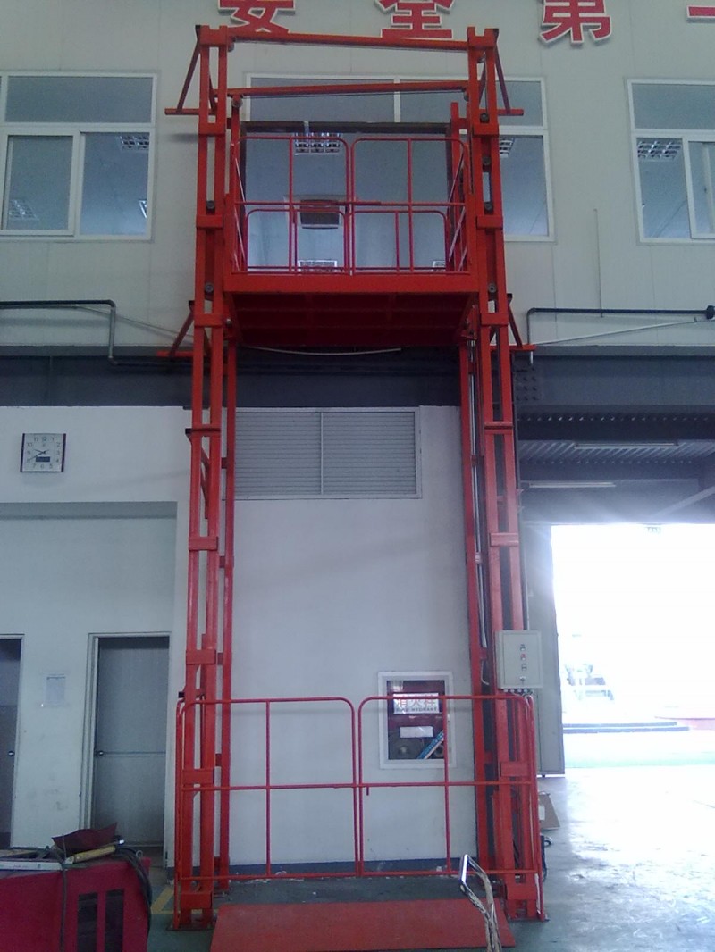 雙軌道式提升機(jī)